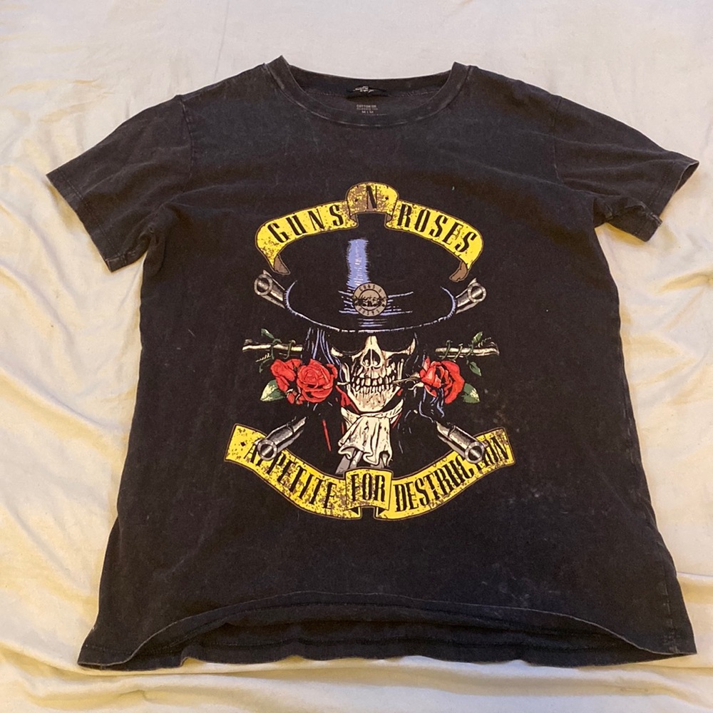 gums and roses graphic tee